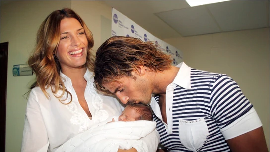 Laura Sánchez y Aitor Ocio con su hija Naia en 2006 Laura Sánchez y Aitor Ocio con su hija Naia en 2006