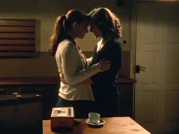 Marta sorprende a Fina con una cámara de fotos... ¡y le compra material nuevo! Marta sorprende a Fina con una cámara de fotos... ¡y le compra material nuevo!