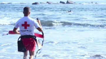 Un menor en estado grave tras sufrir un ahogamiento en la playa de La Laja
