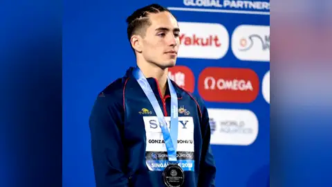 Dennis González hace historia en el Mundial de Singapur: primer hombre en subir al podio Dennis González hace historia en el Mundial de Singapur: primer hombre en subir al podio