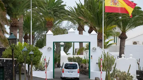 Pedro Sánchez inicia sus vacaciones en Lanzarote con su familia Pedro Sánchez inicia sus vacaciones en Lanzarote con su familia