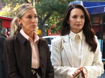 Sarah Jessica Parker y Kristin Davis durante el rodaje de And Just Like That Sarah Jessica Parker y Kristin Davis durante el rodaje de And Just Like That