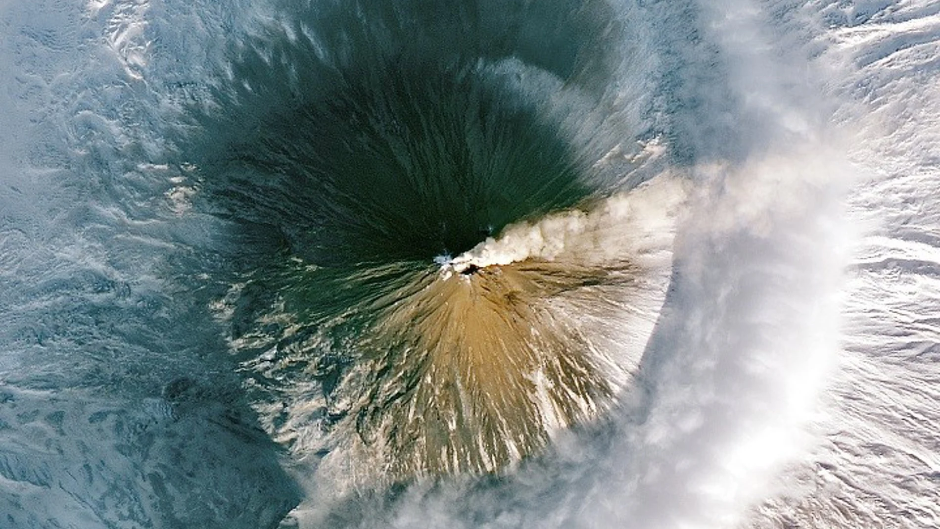Entra en erupción un segundo volcán en el este de Rusia tras el terremoto de magnitud 8,8 Entra en erupción un segundo volcán en el este de Rusia tras el terremoto de magnitud 8,8