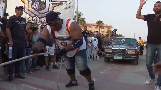 'Kabonga', r&eacute;cord Guinness al arrastrar 20 coches