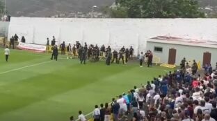 Lamentables im&aacute;genes en el derbi canario
