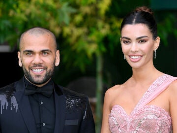 Dani Alves y Joana Sanz