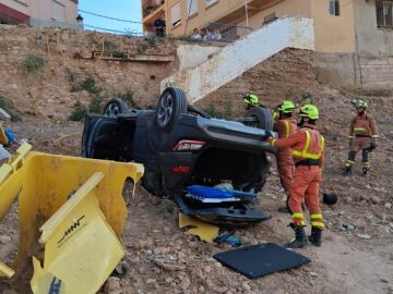 Coche accidentado en Paiporta