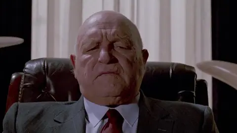 Lawrence Tierney en Reservoir Dogs Lawrence Tierney en Reservoir Dogs