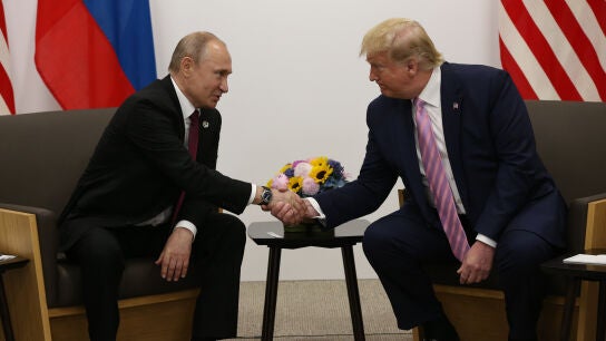 Trump y Putin en una reuni&oacute;n. Archivo. 
