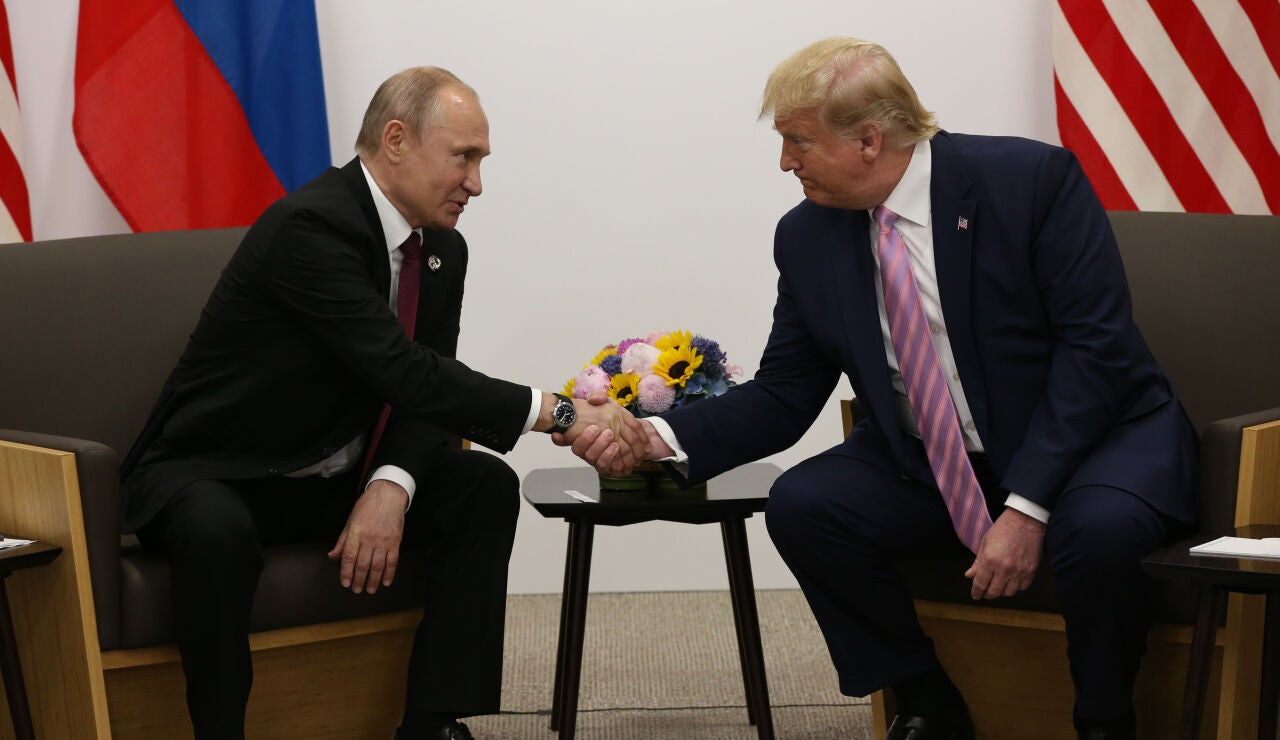 Trump y Putin en una reuni&oacute;n. Archivo. 