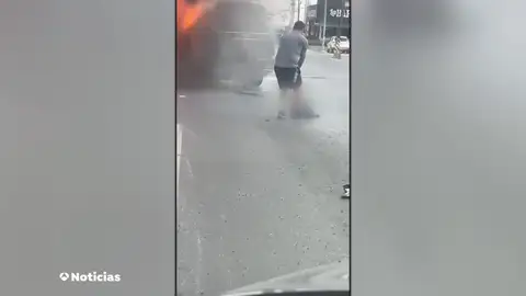 Vídeo: Asesinan a Ernesto Vázquez, delegado de la FGR en Tamaulipas, explosionando la camioneta en la que viajaba Vídeo: Asesinan a Ernesto Vázquez, delegado de la FGR en Tamaulipas, explosionando la camioneta en la que viajaba