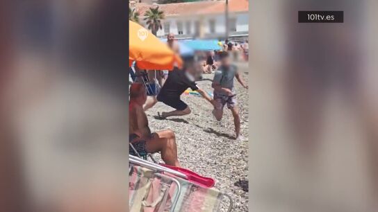 As&iacute; fue la retenci&oacute;n de los migrantes por los ba&ntilde;istas de una playa de Granada: "Hab&iacute;a gente que dec&iacute;a matadlos"