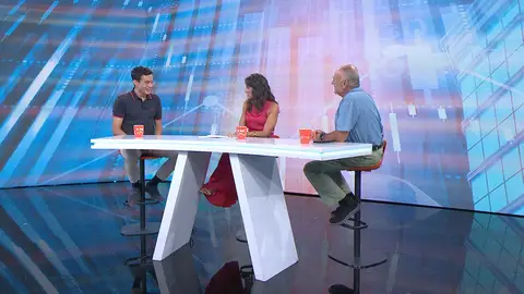 ¿Por qué los suelos no suben tanto como las pensiones? Hablamos con un jubilado y un joven: “No podemos resignarnos a vivir en condiciones precarias” ¿Por qué los suelos no suben tanto como las pensiones? Hablamos con un jubilado y un joven: “No podemos resignarnos a vivir en condiciones precarias”