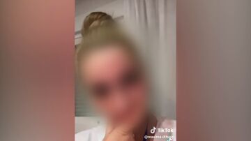 Mujer despedida de la residencia de ancianos