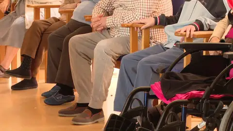 Ancianos en una residencia Ancianos en una residencia
