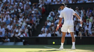 Djokovic en un saque