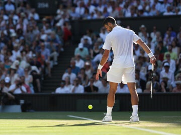 Djokovic en un saque