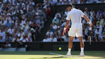 Djokovic en un saque