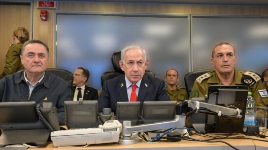 El ministro de Defensa, Israel Katz; el primer ministro, Benjamin Netanyahu, y el jefe del Estado Mayor de las Fuerzas Armadas israel&iacute;es, Eyal Zamir