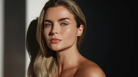 Mujer con brillos Mujer con brillos