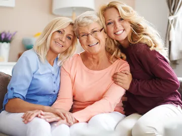 Mujeres de diferente edad Mujeres de diferente edad
