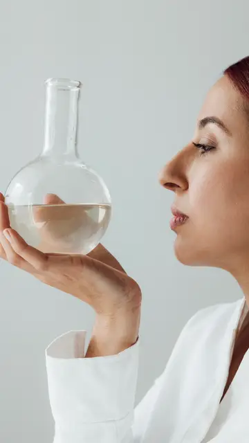 Elena Jiménez, experta en microbioma cutáneo y fundadora de Helenis Biocosmetics Elena Jiménez, experta en microbioma cutáneo y fundadora de Helenis Biocosmetics