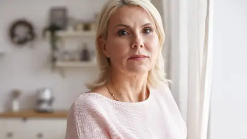 Mujer de unos 50 años Mujer de unos 50 años