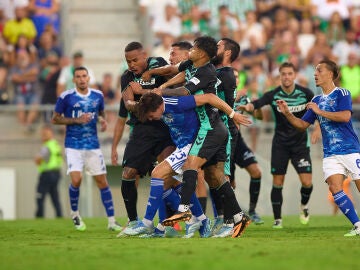 La pelea entre los jugadores de Como y Betis