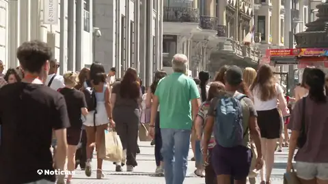 Población en España La inmigración impulsa el crecimiento de la población en España hasta los 49,3 millones