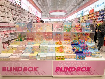 Escaparate tienda MINISO Escaparate tienda MINISO