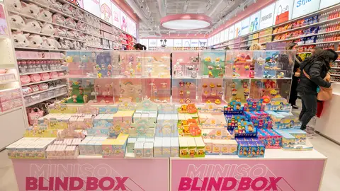 Escaparate tienda MINISO Escaparate tienda MINISO