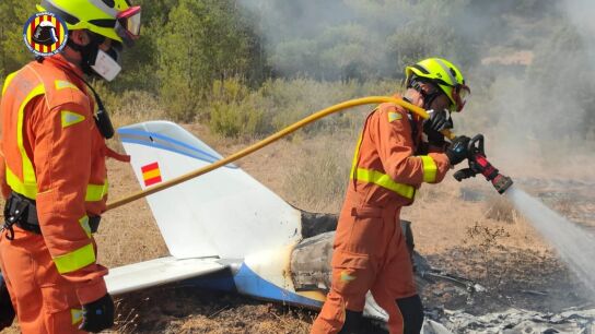 Bomberos actuando en la zona del accidente 