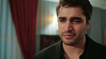 ¡Sin escapatoria! Esta noche, Halis obliga a Ferit a dejar a Seyran y casarse con Pelin