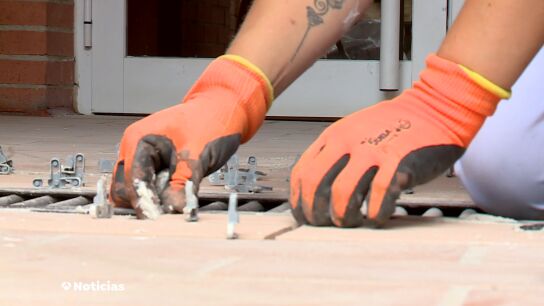 Aumenta el n&uacute;mero de mujeres alba&ntilde;iles en Espa&ntilde;a: "Estamos encantadas"