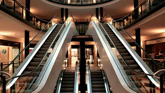 Imagen de archivo de un centro comercial. Imagen de archivo de un centro comercial.