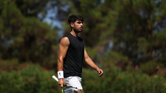 Carlos Alcaraz entrenando