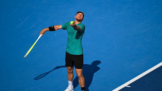 Alejandro Davidovich sacando