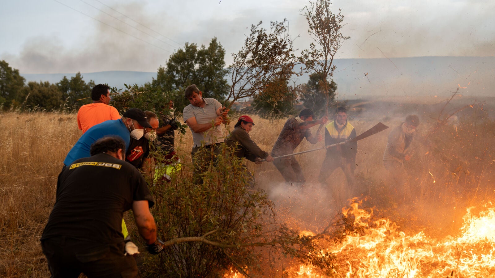 Muere Abel, voluntario de 35 años, atrapado entre dos lenguas de fuego en el incendio que avanzó de Zamora a León