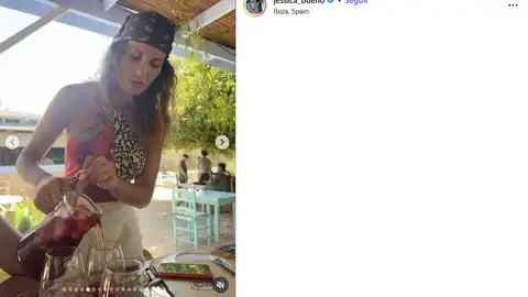 Pañuelo, falda y bañador Pañuelo, falda y bañador