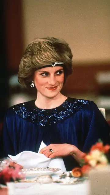 Lady Di con su anillo de compromiso Lady Di con su anillo de compromiso