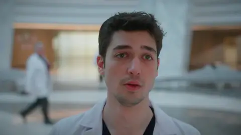 “Me has hecho mucho daño”: Bahar corta en seco a Uras y abandona el hospital “Me has hecho mucho daño”: Bahar corta en seco a Uras y abandona el hospital