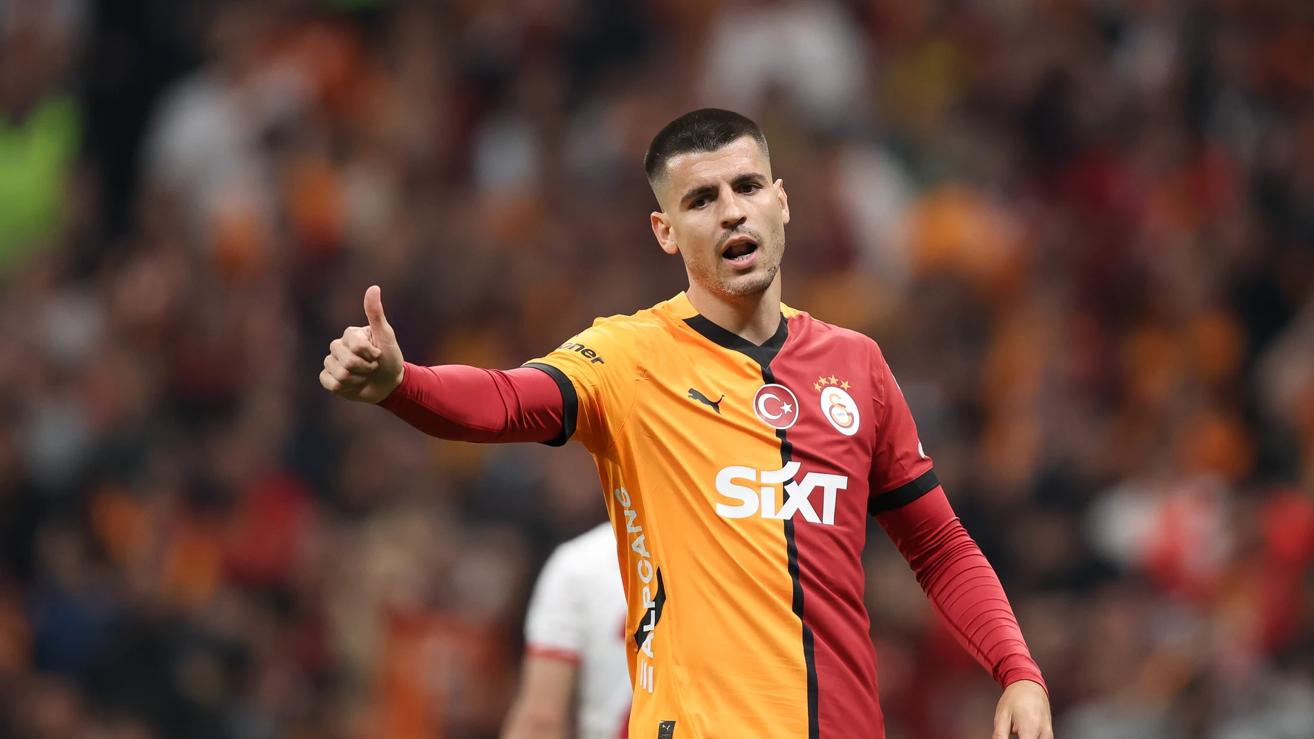 Álvaro Morata con la camiseta del Galatasaray Álvaro Morata con la camiseta del Galatasaray