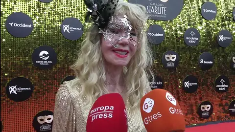Gunilla von Bismarck haciendo declaraciones a la prensa Gunilla von Bismarck haciendo declaraciones a la prensa