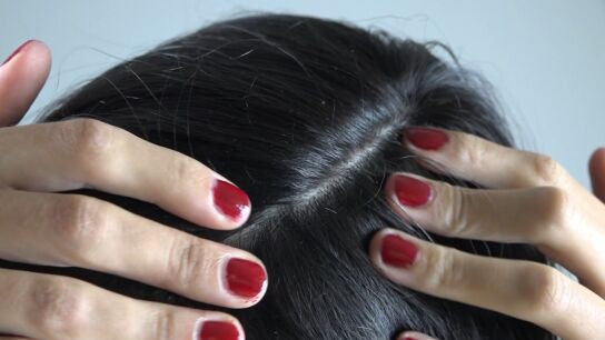 &iquest;Cada cu&aacute;nto lavarse el pelo en verano? Esto dice la dermatolog&iacute;a
