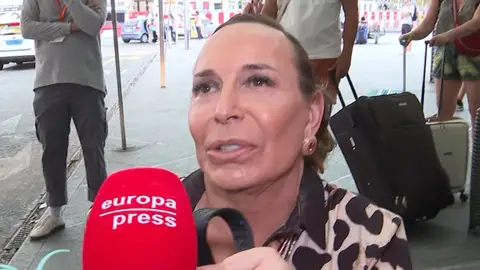 Benita haciendo declaraciones a la prensa Benita haciendo declaraciones a la prensa