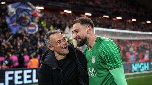 Luis Enrique y Donnarumma tras eliminar al Liverpool la pasada temporada