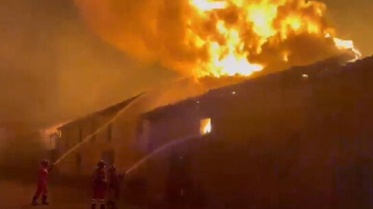 Captura de video facilitado por la UME que muestra las llamas en el incendio de Molezuelas de la Carballeda en Zamora