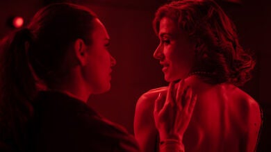 ¡Las Mafin suben la temperatura en Sueños de libertad! Descubre las fotos inéditas que Fina le hizo a Marta en el cuarto de revelado