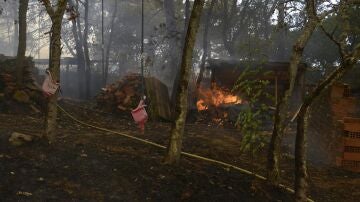 Desalojados 40 vecinos de Viana do Bolo y confinados más de 250 personas en Oímbra y Monterrei