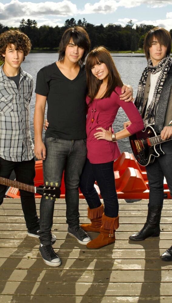 Jonas Brothers y Demi Lovato en Camp Rock